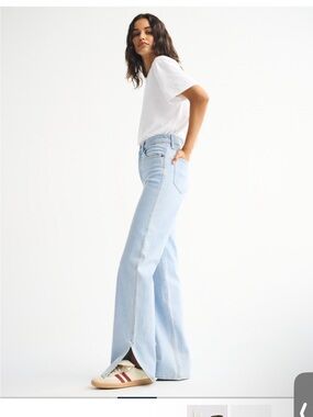 Abercrombie High rise 90's relaxed split hem jeans